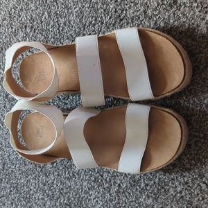 Time and Tru Strap Platform Sandals, Women's Size 11, White and Light Brown